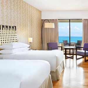Panorama Zimmer mit zwei Einzelbetten